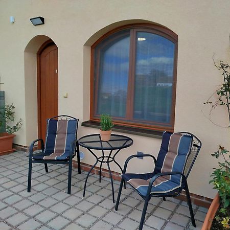 Sklep Vino Strycek Guest House Velké Bílovice Екстериор снимка