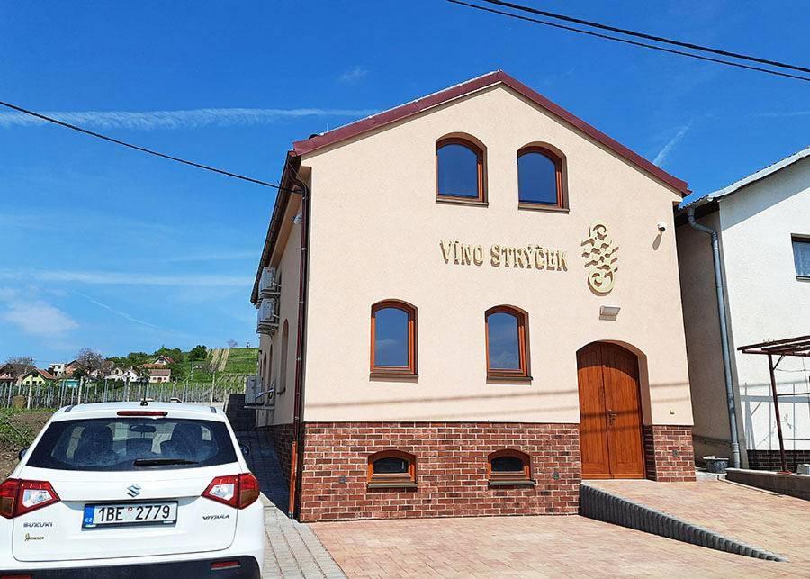 Sklep Vino Strycek Guest House Velké Bílovice Екстериор снимка