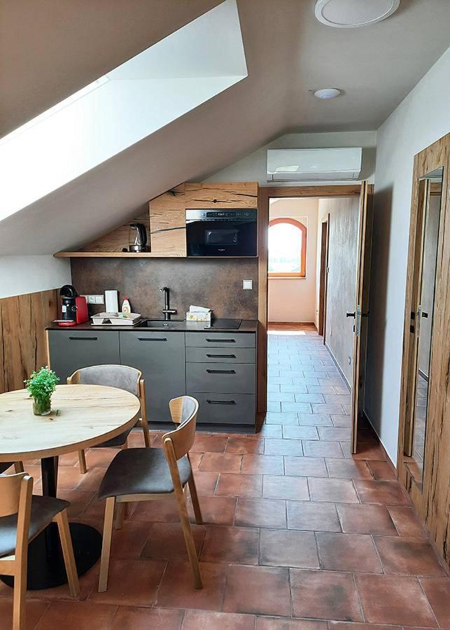 Sklep Vino Strycek Guest House Velké Bílovice Екстериор снимка