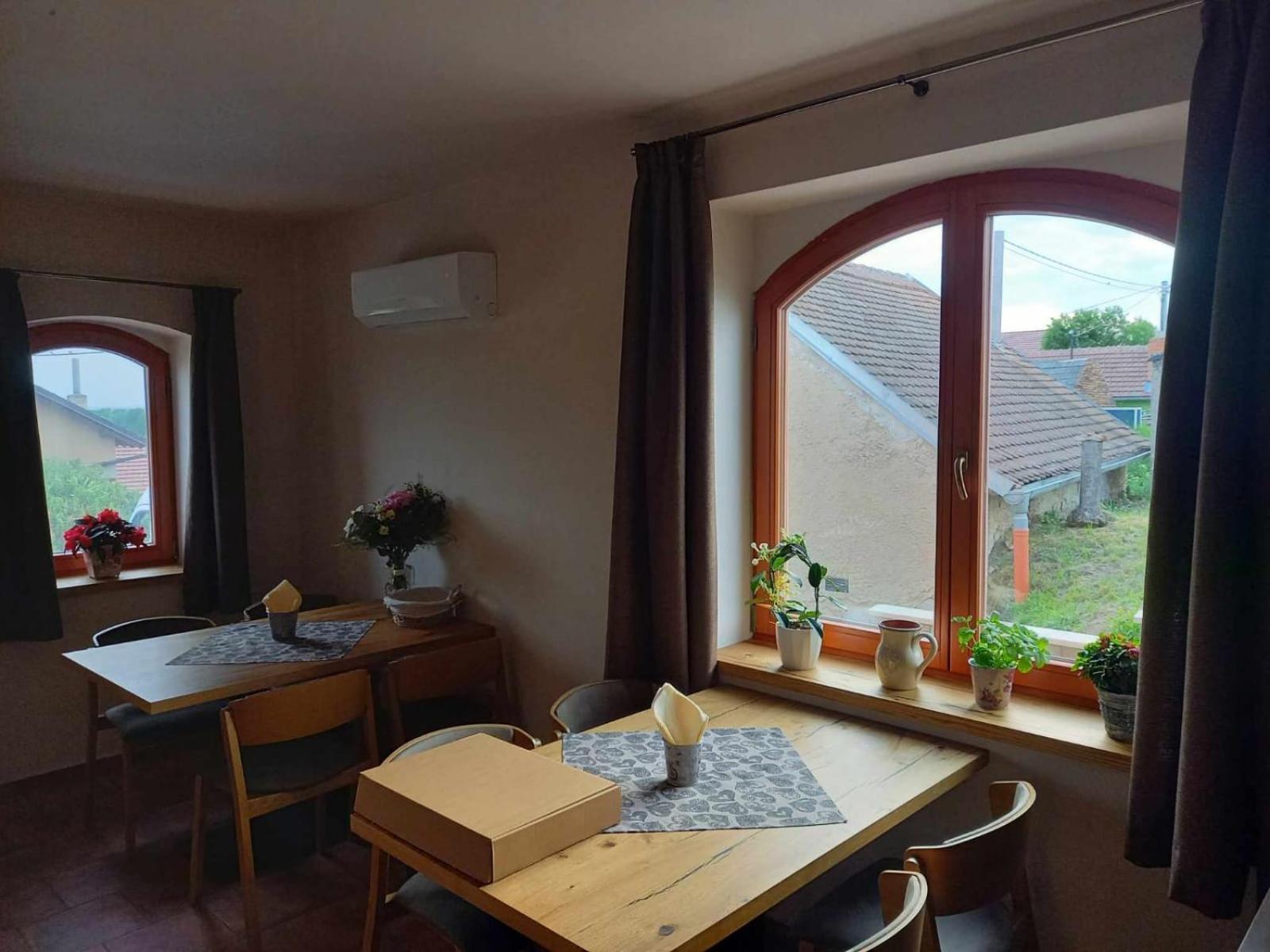 Sklep Vino Strycek Guest House Velké Bílovice Екстериор снимка