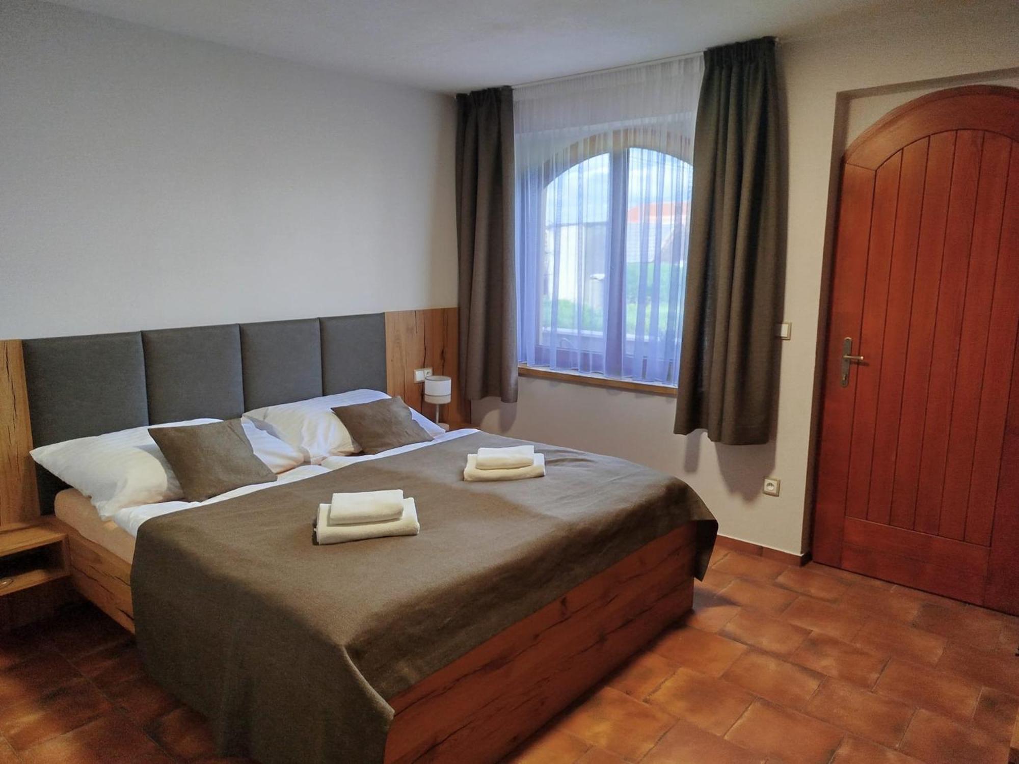 Sklep Vino Strycek Guest House Velké Bílovice Екстериор снимка
